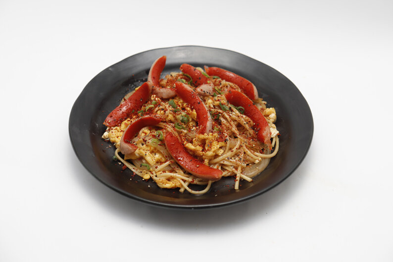 【再撮：一軒め酒場】アサガオの赤ウィンナーソーミンチャンプルー (2).jpg